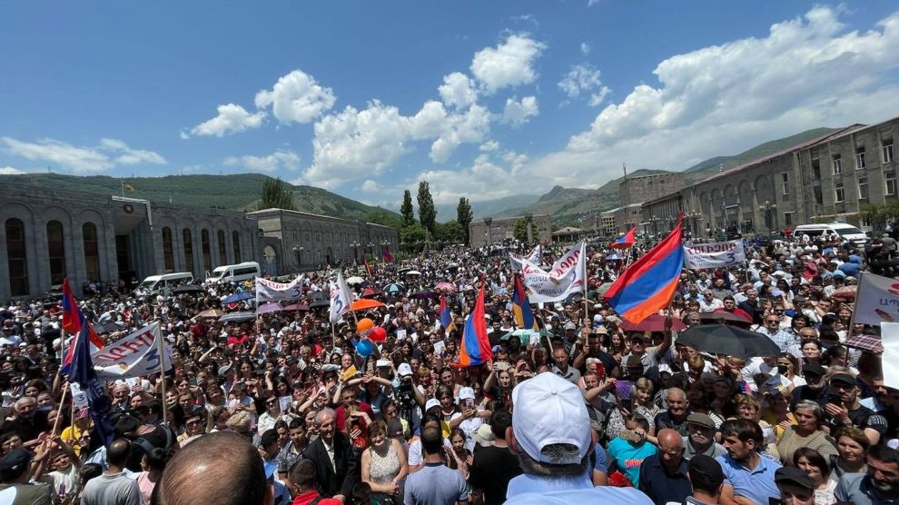 Ermenistan’ın ihanete uğrayan devrimi